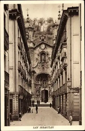 Ak Donostia San Sebastian Baskenland, Santa Maria Kirche, Straßenpartie