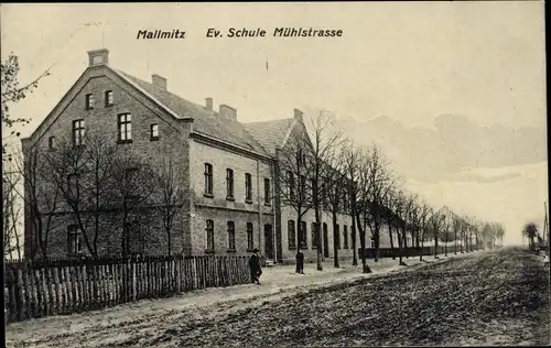 Ak Małomice Mallmitz in Schlesien, Evangelische Schule Mühlstraße