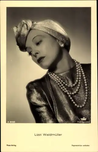 Ak Schauspielerin Lizzi Waldmüller, Portrait, Perlenkette, Ross A 3418 2