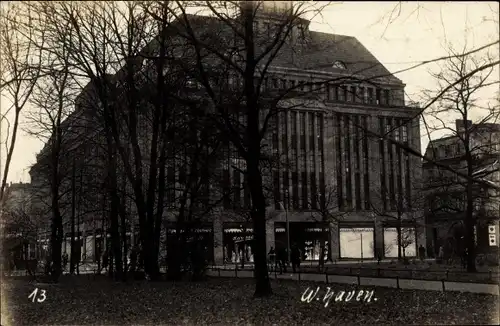 Foto Ak Wilhelmshaven an der Nordsee, Gebäude, Geschäfte, Passanten, Schaufenster