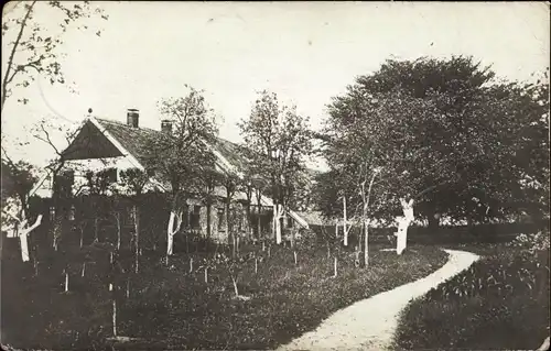 Foto Ak Sengwarden Wilhelmshaven an der Nordsee, Wohnhaus, Garten, Obstbäume