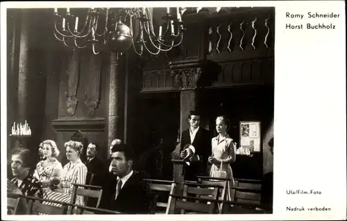 Ak Schauspieler Romy Schneider und Horst Buchholz, Filmszene