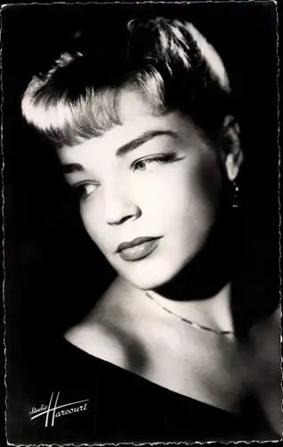 Ak Schauspielerin Simone Signoret, Portrait