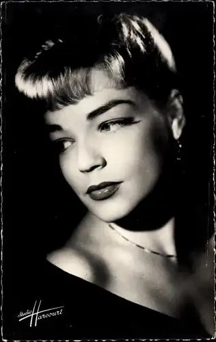 Ak Schauspielerin Simone Signoret, Portrait