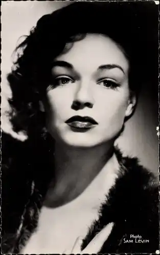 Ak Schauspielerin Simone Signoret, Die Hexen von Salem, Portrait