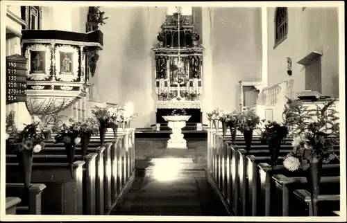Ak Saalburg in Thüringen, Evangelische Kirche, Innenansicht, Altar, Blumenschmuck