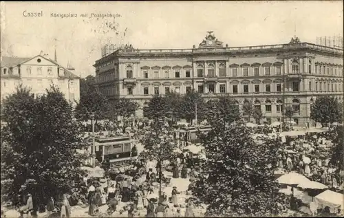 Ak Kassel in Hessen, Königsplatz, Postgebäude, Markt, Straßenbahn