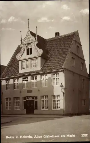 Ak Heide in Holstein, Altes Giebelhaus am Markt