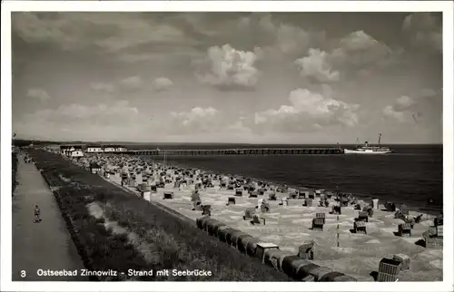 Ak Ostseebad Zinnowitz auf Usedom, Strand mit Seebrücke