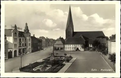 Ak Eutin in Ostholstein, Marktplatz, Kirche, Denkmal