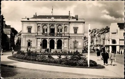 Ak Laval-Mayenne, Rathaus und Rue de la Libération