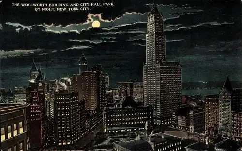 Ak New York City USA, Woolworth Building, City Hall Park, Nachtbeleuchtung