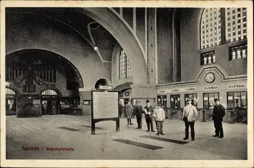 Ak Aachen in Nordrhein Westfalen, Bahnhofshalle, Bahnhof, Innenansicht