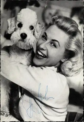 Ak Schauspielerin und Sängerin Bibi Johns, Portrait mit Pudel, Autogramm