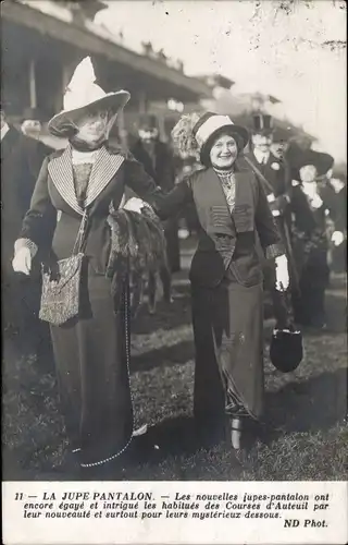 Ak Frauen in Hosenanzügen