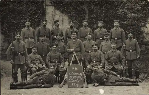 Foto Ak Deutsche Soldaten in Uniformen, Gruppenbild, V. Korp, 1916