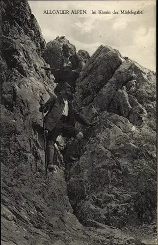 Ak Allgäuer Alpen, Im Kamin der Mädelegabel, Bergsteiger