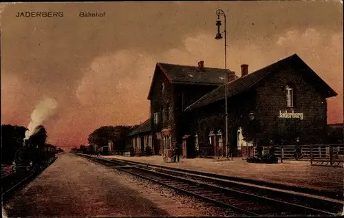 Ak Jaderberg Jade in Oldenburg, Bahnhof, Gleisseite, Dampflok