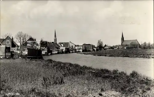 Ak Ilpendam Waterland Nordholland Niederlande, Gesamtansicht, Kirche