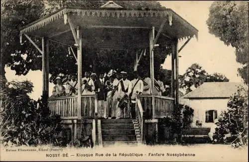 Ak Nosy Be Nossi Be Madagaskar, Straße der Republik, Musikpavillon, Kapelle