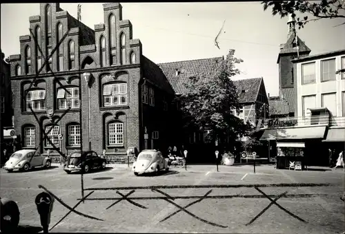 Foto Ak Rendsburg, Rathaus, VW Käfer, Fachbuchhandlung Hans Elias, Fotoretusche