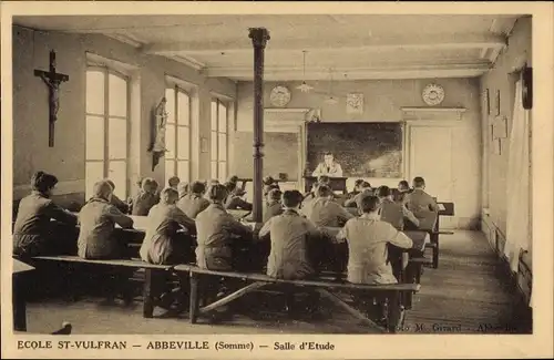 Ak Abbeville Somme, St-Vulfran-Schule, Lernraum