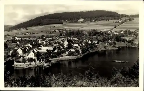 Ak Saalburg in Thüringen, Am Stausee der Bleiloch-Saaletalsperre, Ortspanorama