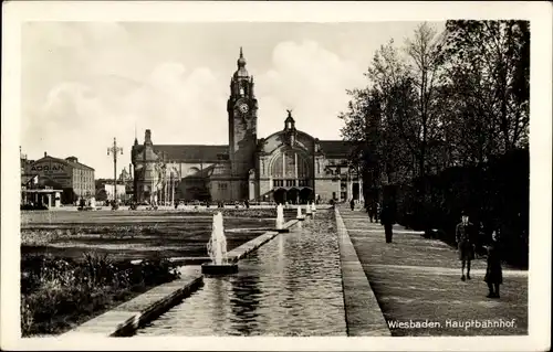 Ak Wiesbaden in Hessen, Hauptbahnhof, Springbrunnen