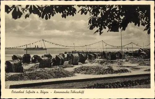 Ak Sassnitz auf Rügen, Kommendes Fährschiff, Strand