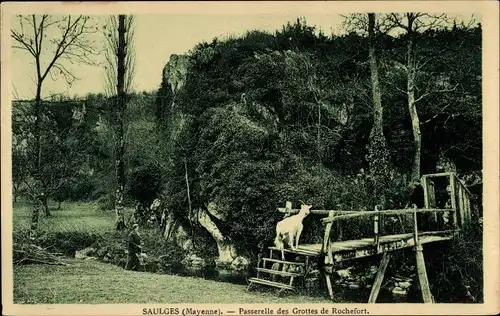 Ak Saulges-Mayenne, Fußgängerbrücke der Höhlen von Rochefort