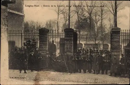 Ak Longwy Haut Meurthe et Moselle, Eingang zur Kaserne