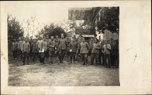 Foto Ak Deutsche Soldaten in Uniformen, Gruppenaufnahme, I WK