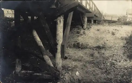 Foto Ak Teilansicht einer Holzbrücke