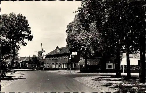 Ak Norg Drenthe, Zentrum, Straßenpartie, Windmühle