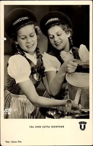 Ak Schauspielerinnen Isa Günther und Jutta Günther, Tankdienst