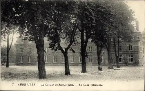 Ak Abbeville Somme, College of Young Girls, Inner Court