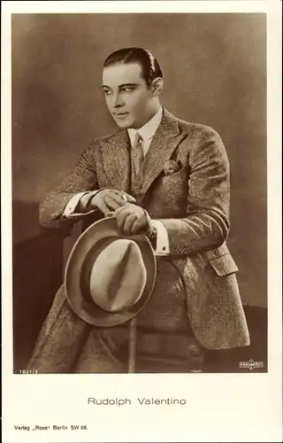 Ak Schauspieler Rudolph Valentino, Portrait