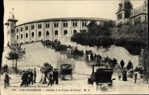 Ak Donostia San Sebastian Baskenland, Aufgang zur Stierkampfarena