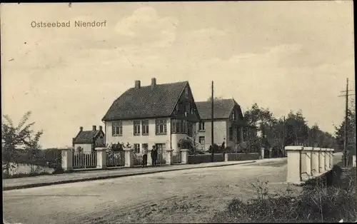 Ak Ostseebad Niendorf Timmendorfer Strand, Straßenpartie, Häuser