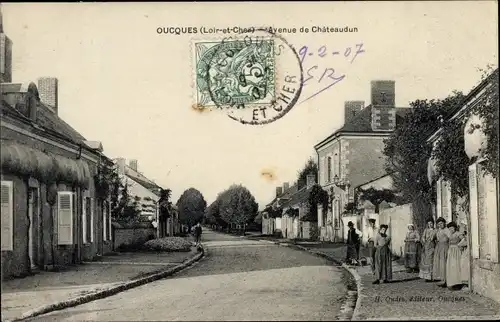 Ak Oucques la Joyeuse Loir et Cher, Avenue de Chateaudun