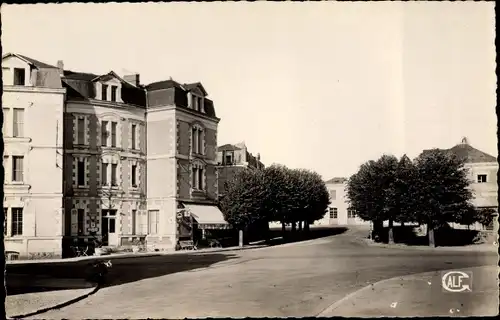 Ak Segré Maine et Loire, Place de la Gare
