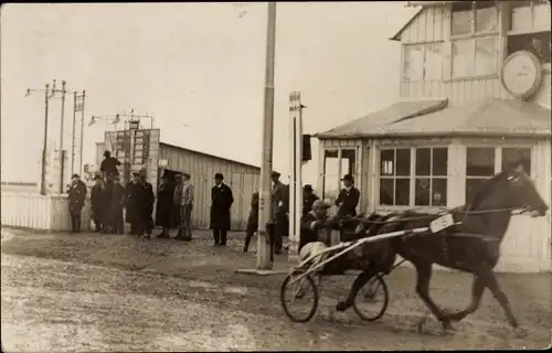 Foto Ak Daglfing München Bayern, Trabrennen, Pferd, Wagen, Nr. 18