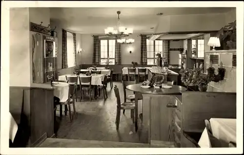Ak Sankt Georgen im Schwarzwald, Gasthaus zur Schneeburg, Innenansicht