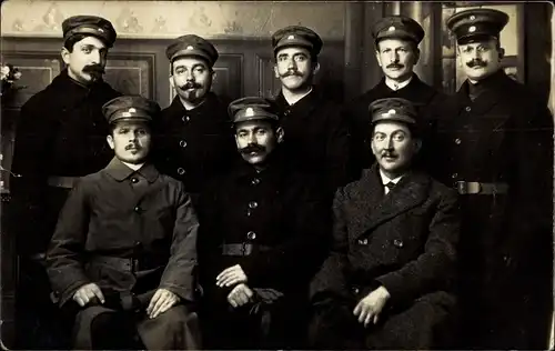 Foto Ak Männer in Uniformen, Gruppenbild, 1914