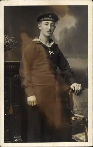 Foto Ak Deutscher Marinesoldat in Uniform, Portrait