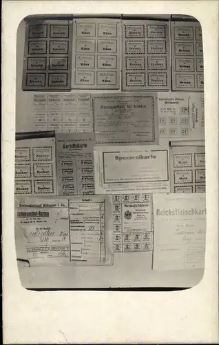 Foto Ak Lebensmittelmarken, Reichsfleischkarte, Spezereikarte, Kartoffelkarte