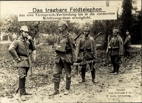 Ak Deutsche Soldaten in Uniformen, tragbares Feldtelefon, I WK