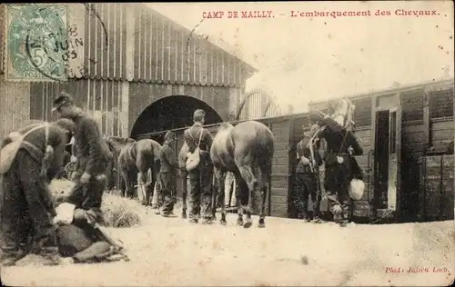 Ak Mailly le Camp Aube, Verladen von Pferden