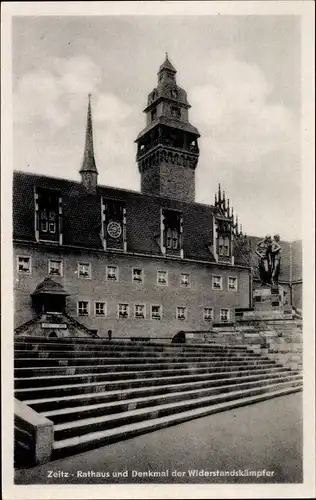 Ak Zeitz im Burgenlandkreis, Rathaus und Denkmal der Widerstandskämpfer