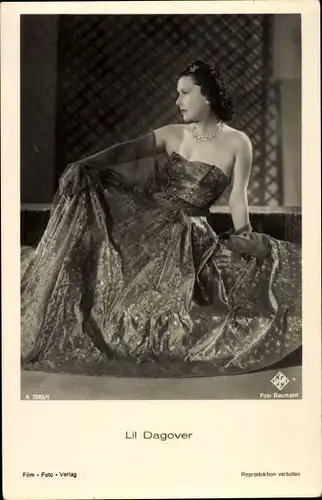Ak Schauspielerin Lil Dagover, Portrait, Kleid